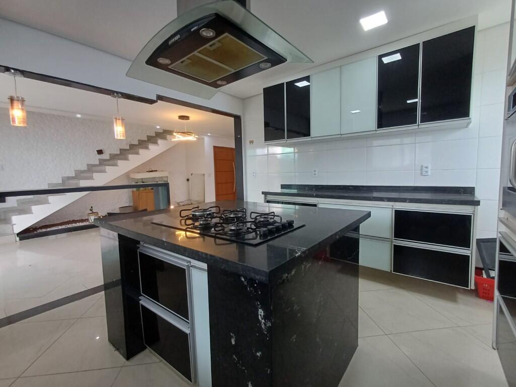 Apartamento com 3 quartos e 162 m² em Vila Guilhermina, Praia Grande