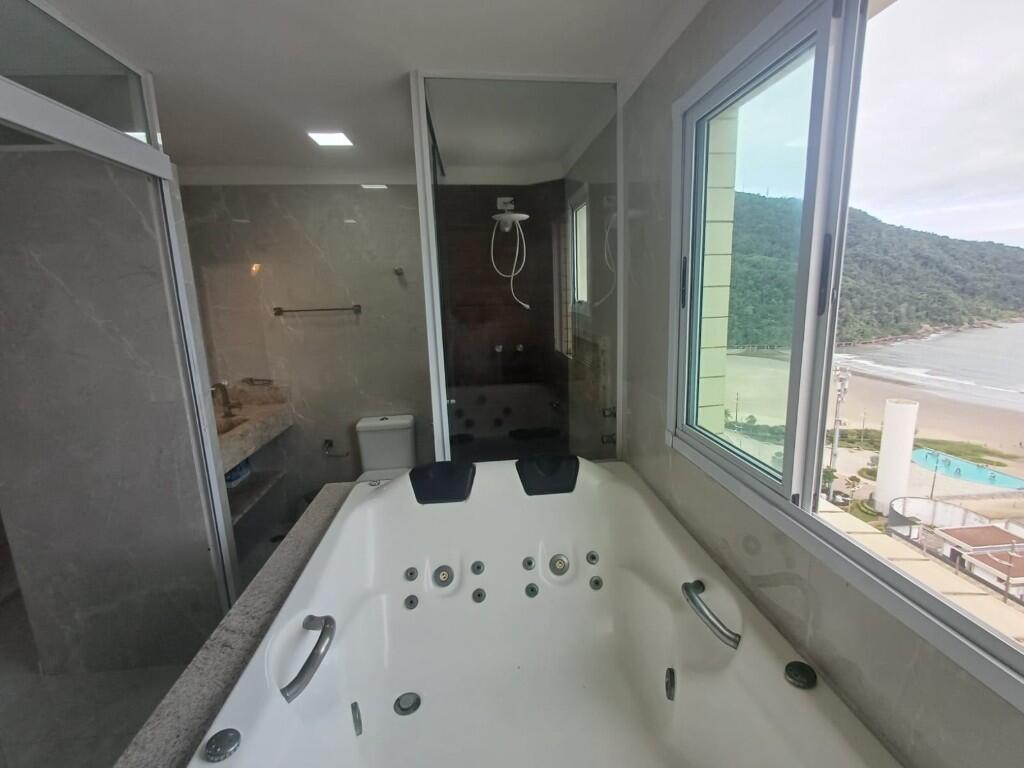 Apartamento com 3 quartos e 162 m² em Vila Guilhermina, Praia Grande