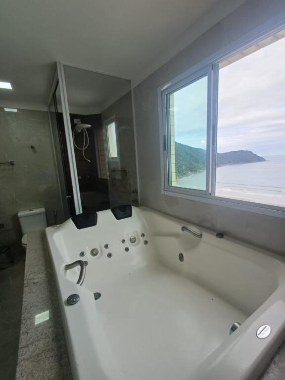 Apartamento com 3 quartos e 162 m² em Vila Guilhermina, Praia Grande