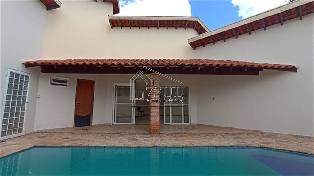 Casa, 3 quartos, 239 m² - Foto 1