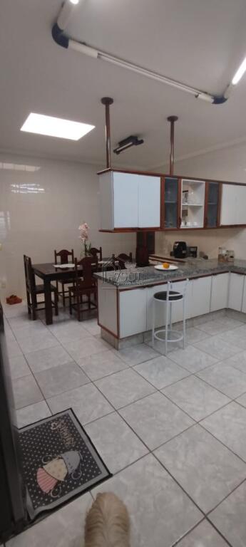 Casa, 3 quartos, 245 m² - Foto 15