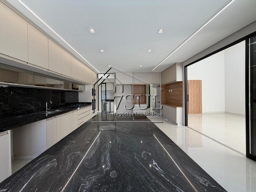 Casa, 3 quartos, 228 m² - Foto 30