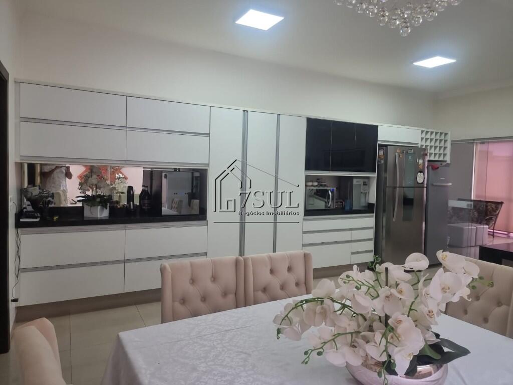 Casa, 3 quartos, 243 m² - Foto 3