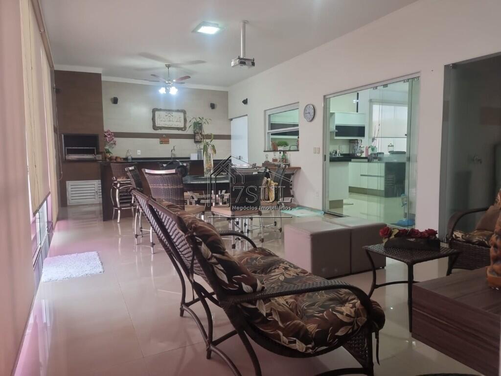 Casa, 3 quartos, 243 m² - Foto 14