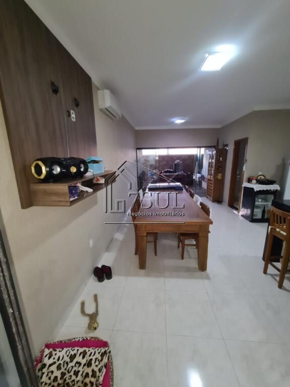 Casa, 3 quartos, 206 m² - Foto 1