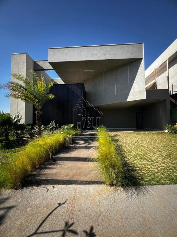 Casa, 4 quartos, 270 m² - Foto 1