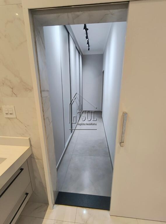 Casa, 3 quartos, 215 m² - Foto 4