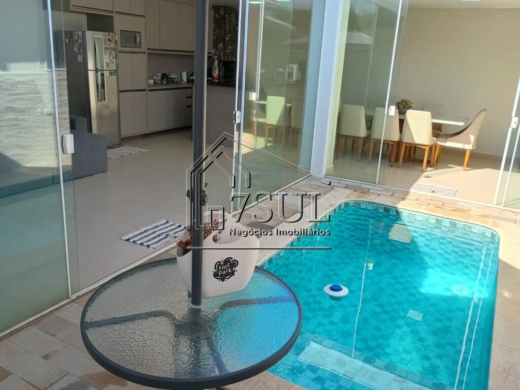 Casa, 3 quartos, 211 m² - Foto 4