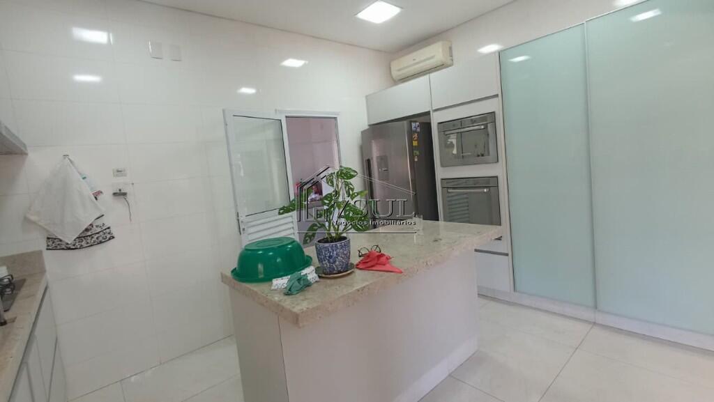 Casa, 3 quartos, 270 m² - Foto 25