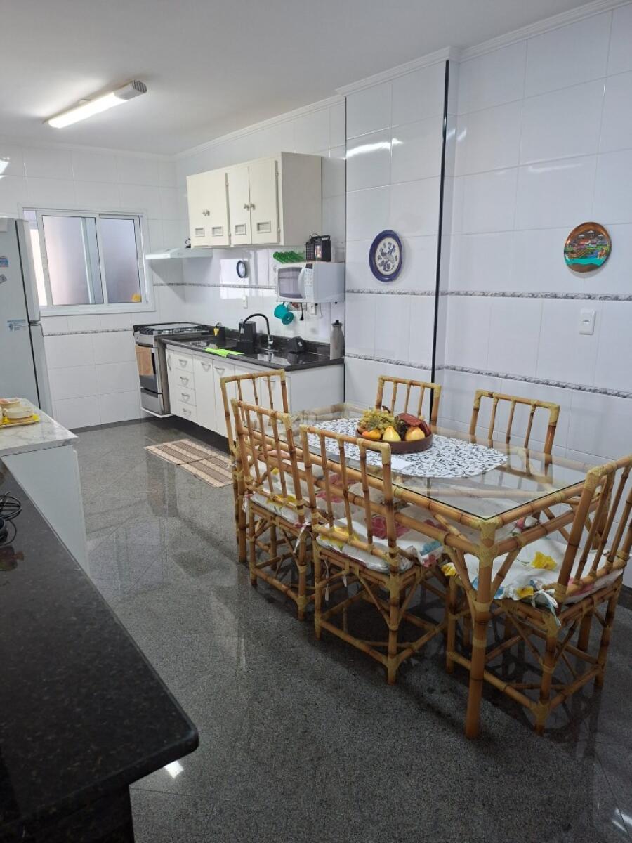 Apartamento com 2 quartos e 131 m² em Vila Tupi, Praia Grande