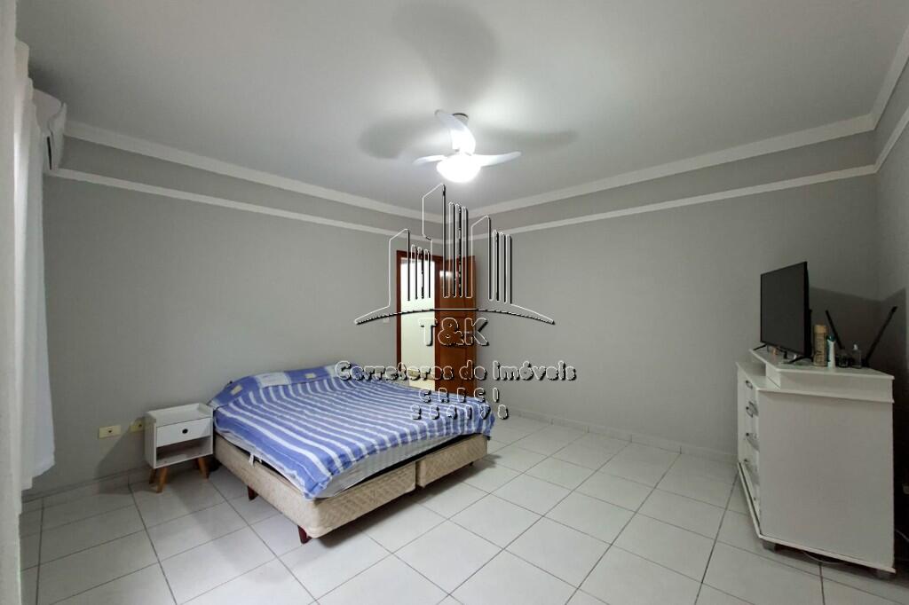 Casa com 4 quartos e 178 m² em Maracanã, Praia Grande