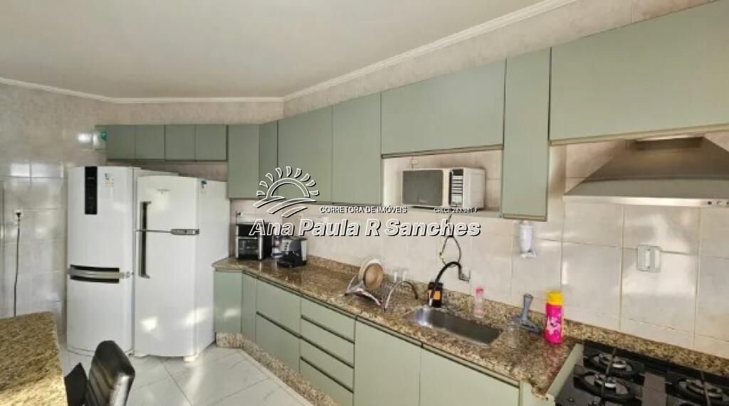 Apartamento com 3 quartos e 140 m² em Vila Guilhermina, Praia Grande