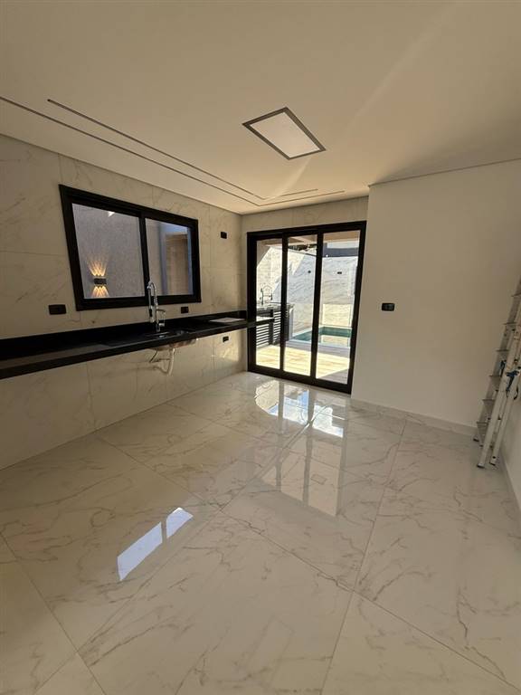 Casa com 4 quartos e 204 m² em Vila Caiçara, Praia Grande