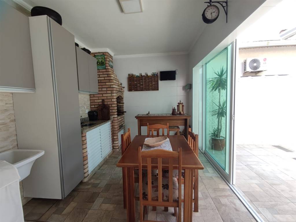 Casa com 3 quartos e 151 m² em Vila Caiçara, Praia Grande