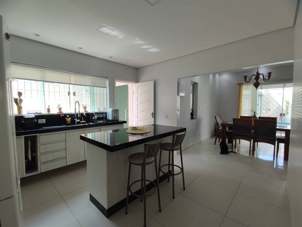 Casa com 3 quartos e 151 m² em Vila Caiçara, Praia Grande