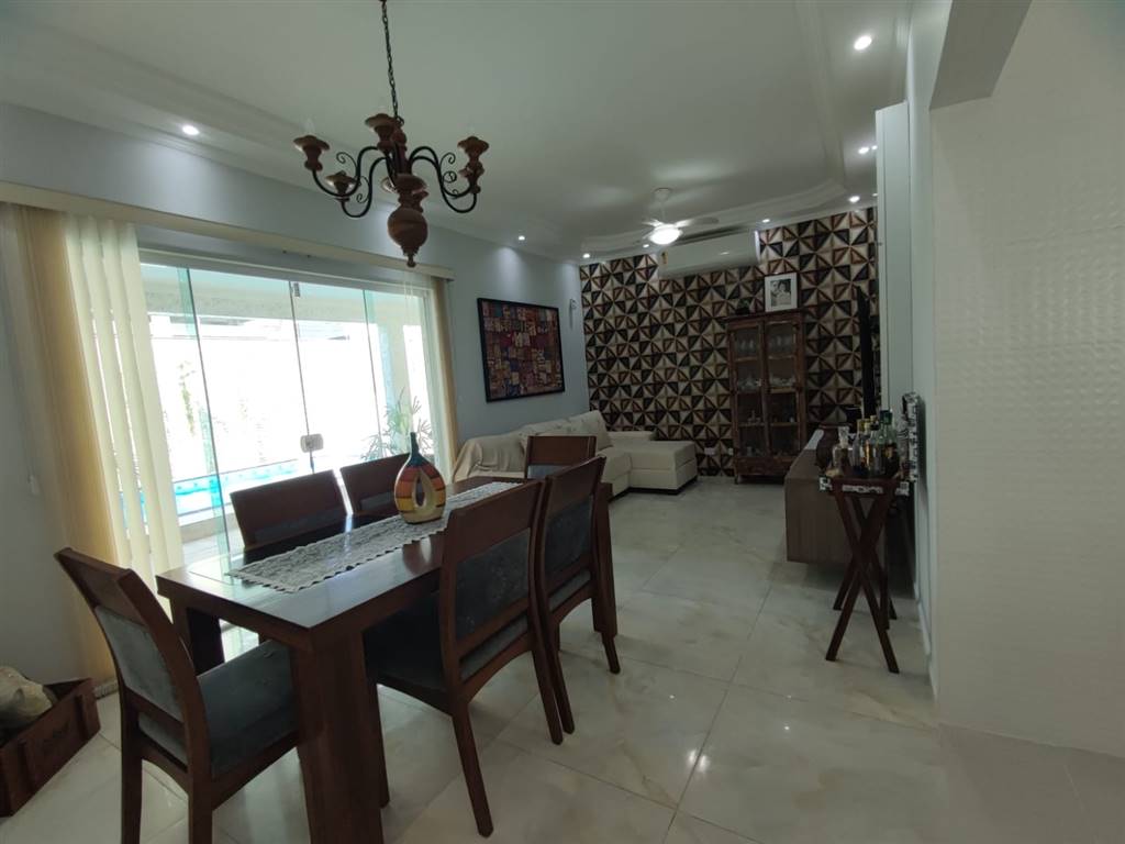 Casa com 3 quartos e 151 m² em Vila Caiçara, Praia Grande