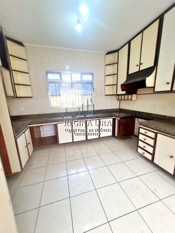 Casa com 6 quartos e 240 m² em Vila Guilhermina, Praia Grande