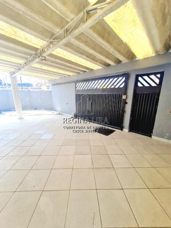 Casa com 6 quartos e 240 m² em Vila Guilhermina, Praia Grande