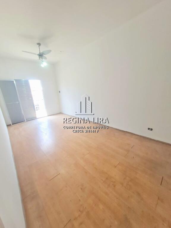 Casa com 6 quartos e 240 m² em Vila Guilhermina, Praia Grande