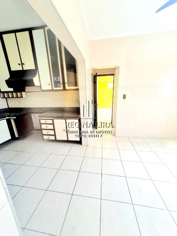 Casa com 6 quartos e 240 m² em Vila Guilhermina, Praia Grande