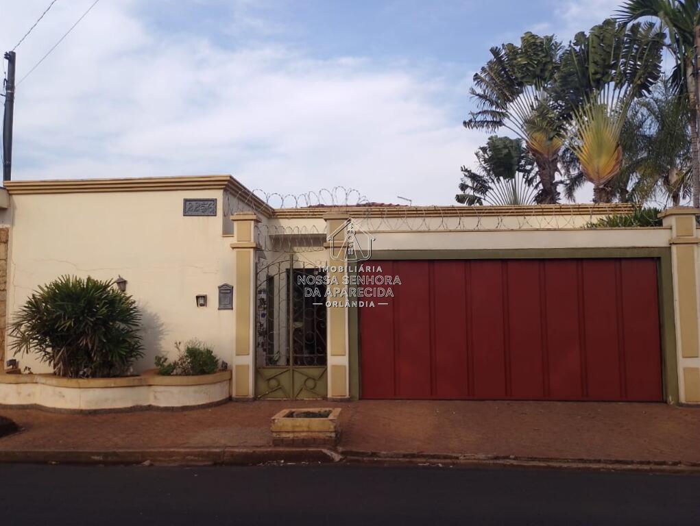 Casa com 3 quartos e 206 m² em Centro, Orlândia