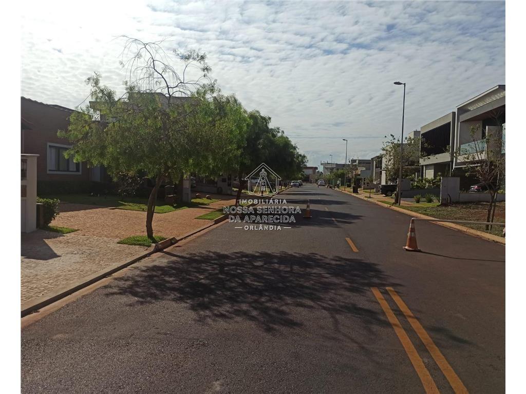 Terreno com 489 m² em Centro, Orlândia