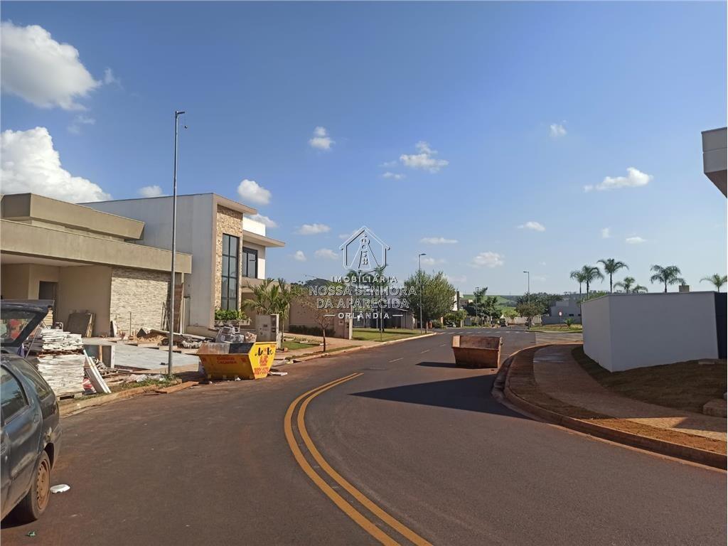 Terreno com 489 m² em Centro, Orlândia