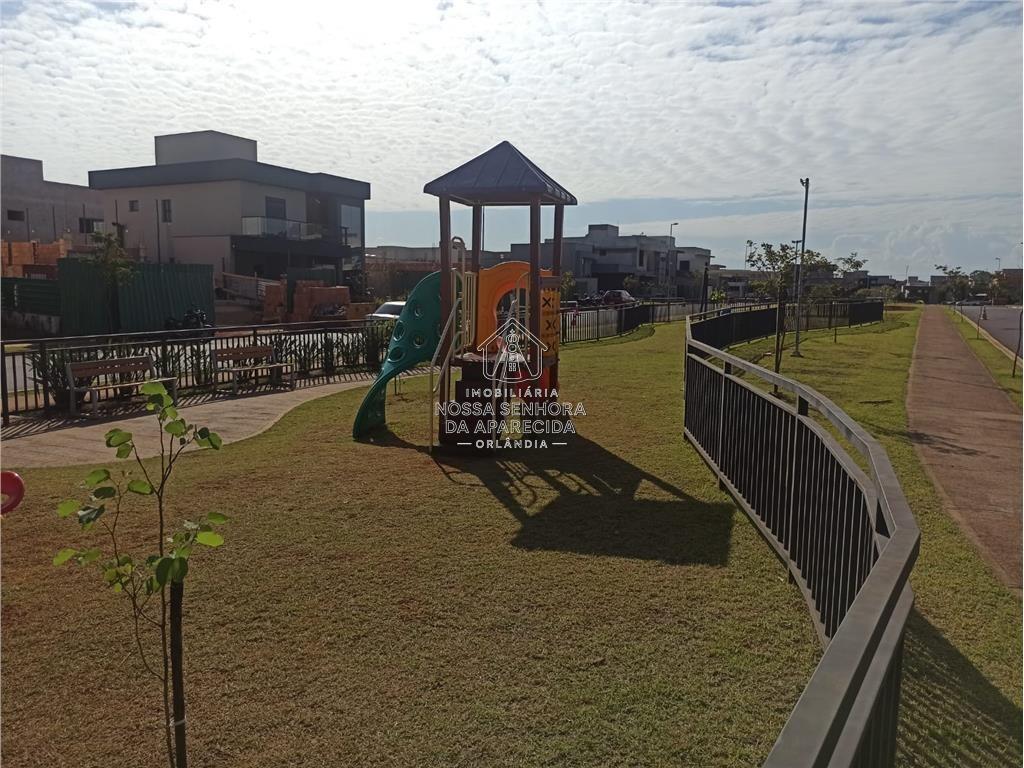 Terreno com 489 m² em Centro, Orlândia