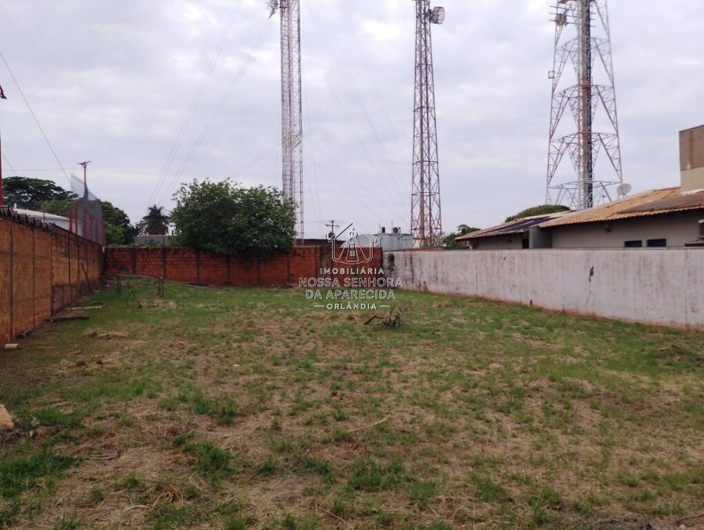 Terreno com 602 m² em Centro, Orlândia