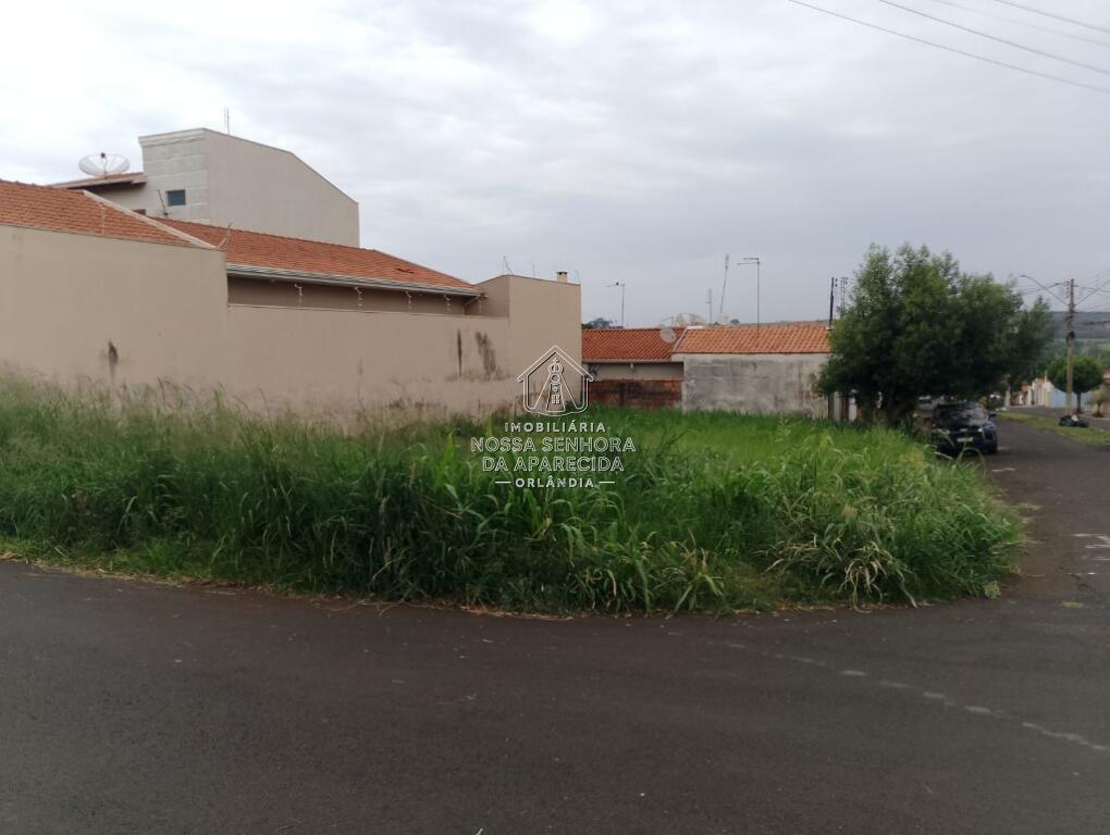 Terreno com 200 m² em Centro, Orlândia