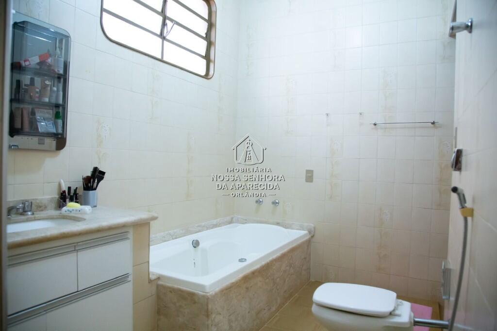 Casa com 3 quartos e 194 m² em Centro, Orlândia