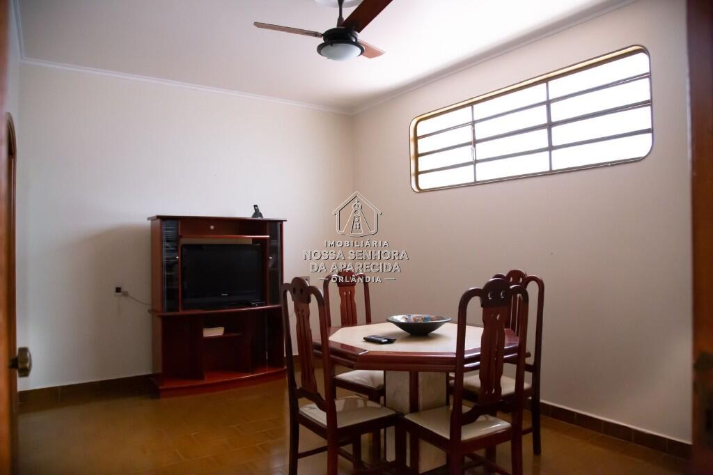 Casa com 3 quartos e 194 m² em Centro, Orlândia