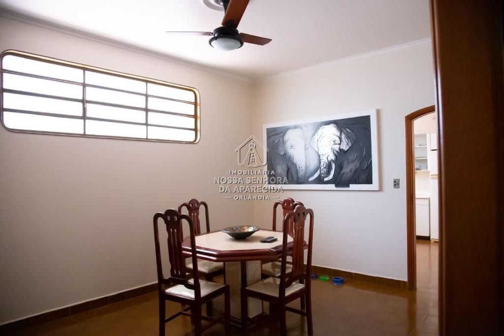 Casa com 3 quartos e 194 m² em Centro, Orlândia