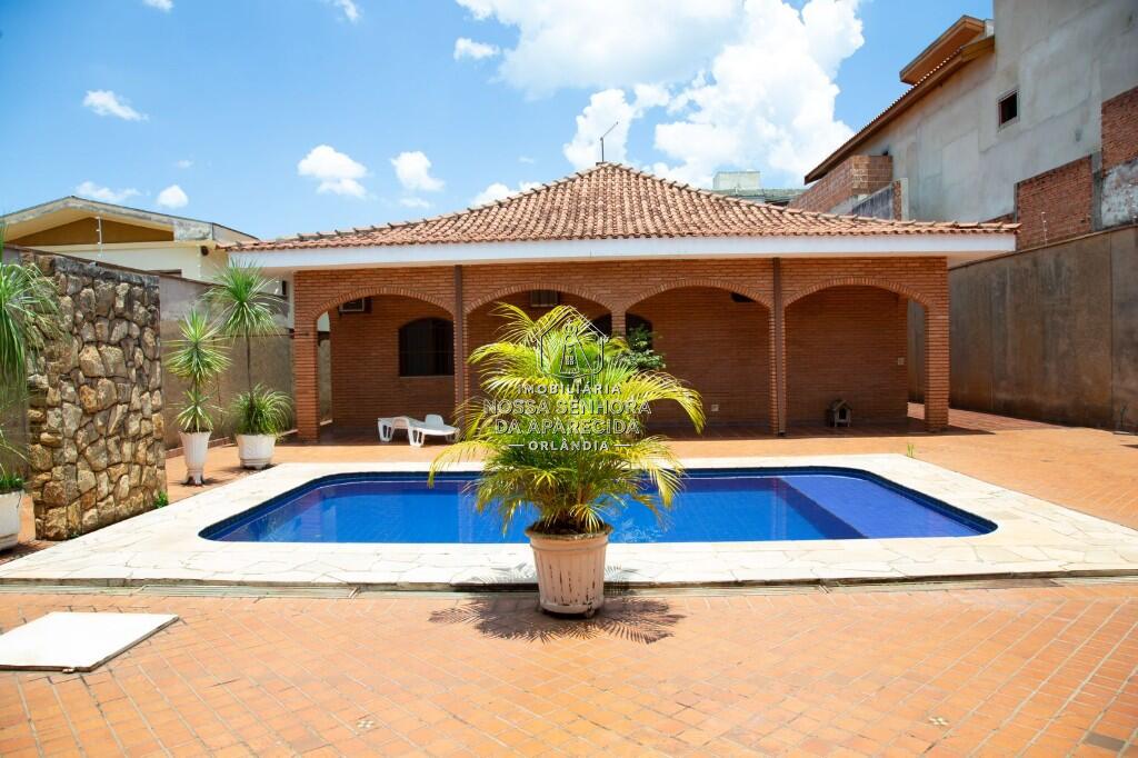 Casa com 3 quartos e 194 m² em Centro, Orlândia