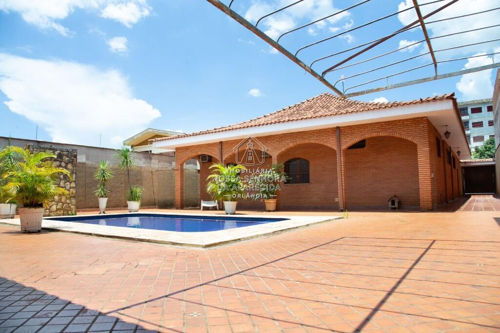 Casa com 3 quartos e 194 m² em Centro, Orlândia