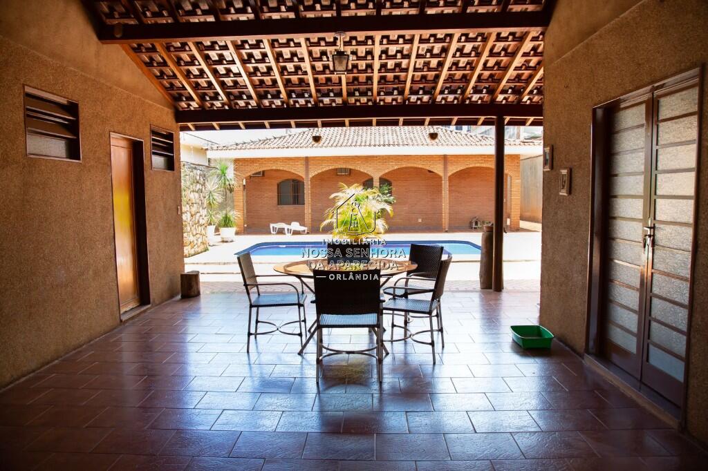 Casa com 3 quartos e 194 m² em Centro, Orlândia