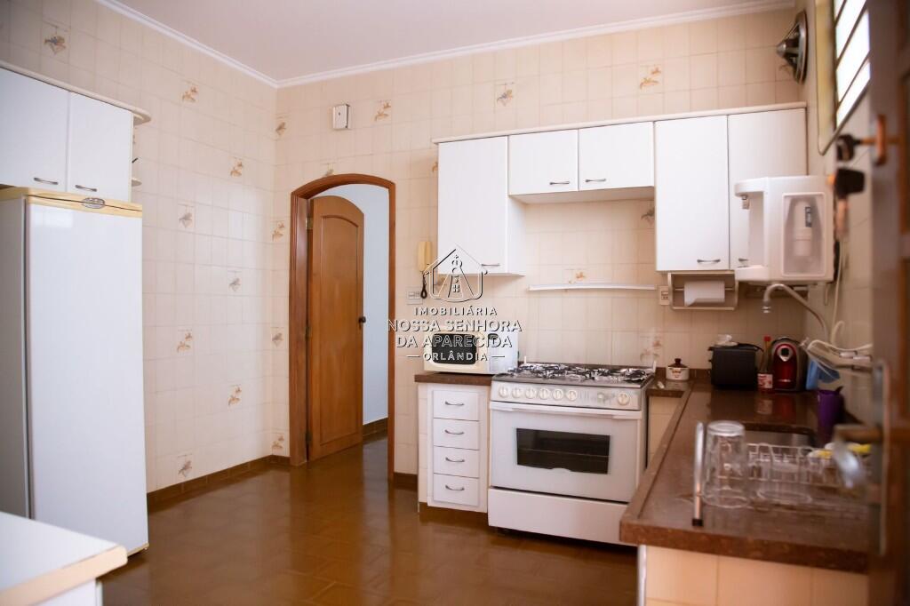 Casa com 3 quartos e 194 m² em Centro, Orlândia