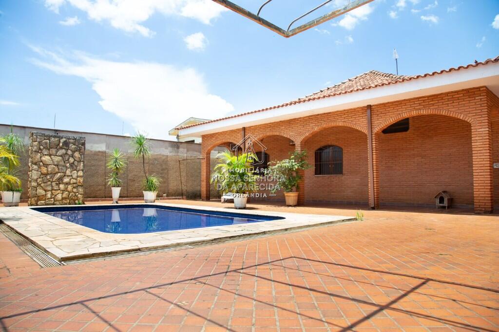 Casa com 3 quartos e 194 m² em Centro, Orlândia