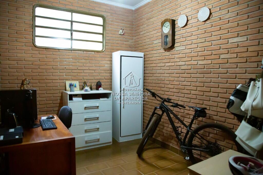 Casa com 3 quartos e 194 m² em Centro, Orlândia