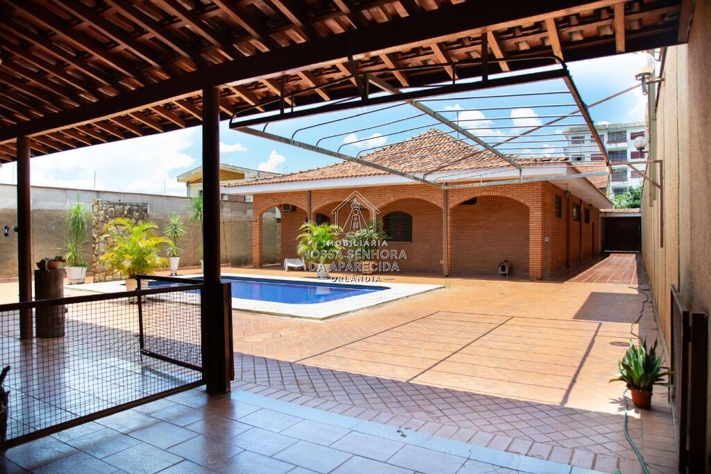 Casa com 3 quartos e 194 m² em Centro, Orlândia