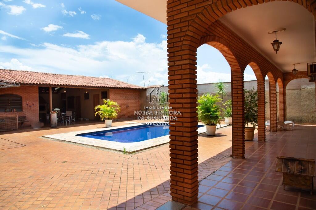 Casa com 3 quartos e 194 m² em Centro, Orlândia