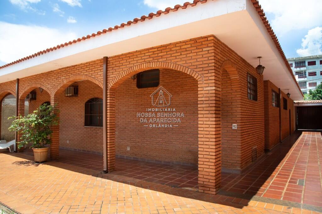 Casa com 3 quartos e 194 m² em Centro, Orlândia