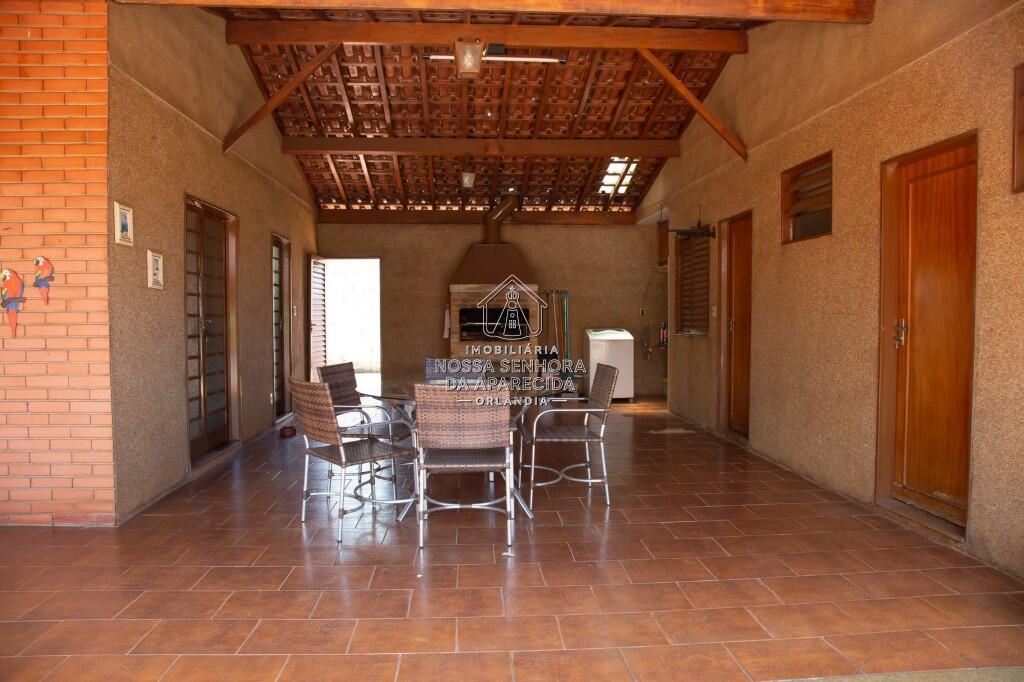 Casa com 3 quartos e 194 m² em Centro, Orlândia