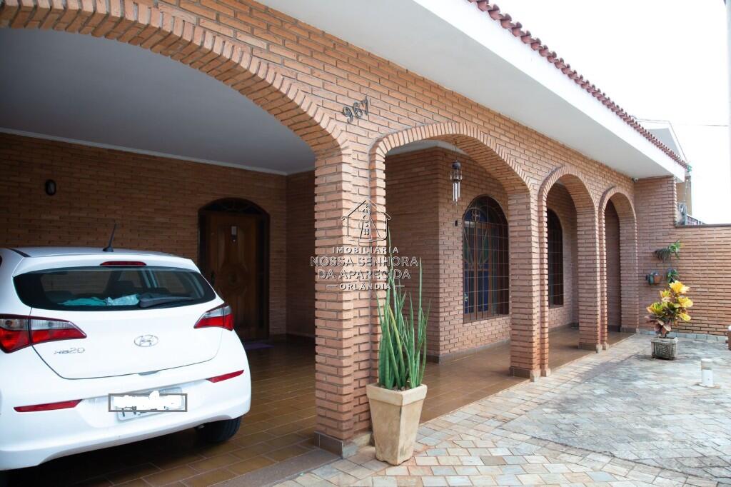 Casa com 3 quartos e 194 m² em Centro, Orlândia