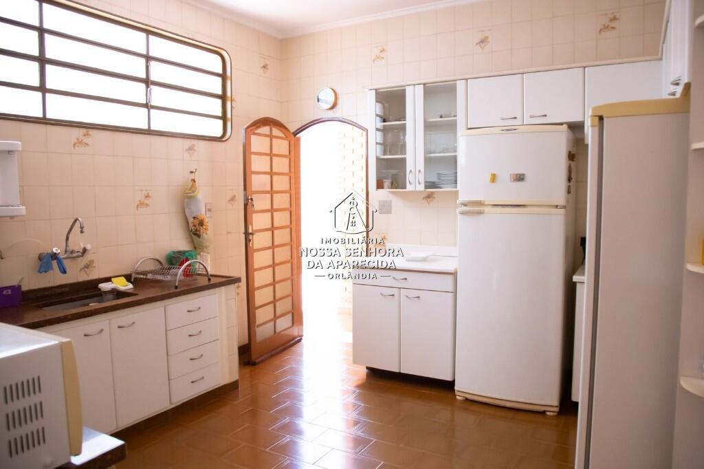 Casa com 3 quartos e 194 m² em Centro, Orlândia