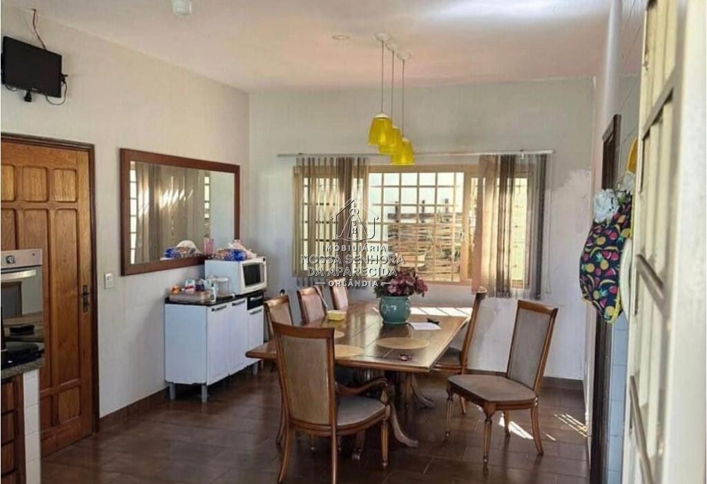 Casa com 4 quartos e 300 m² em Centro, Orlândia