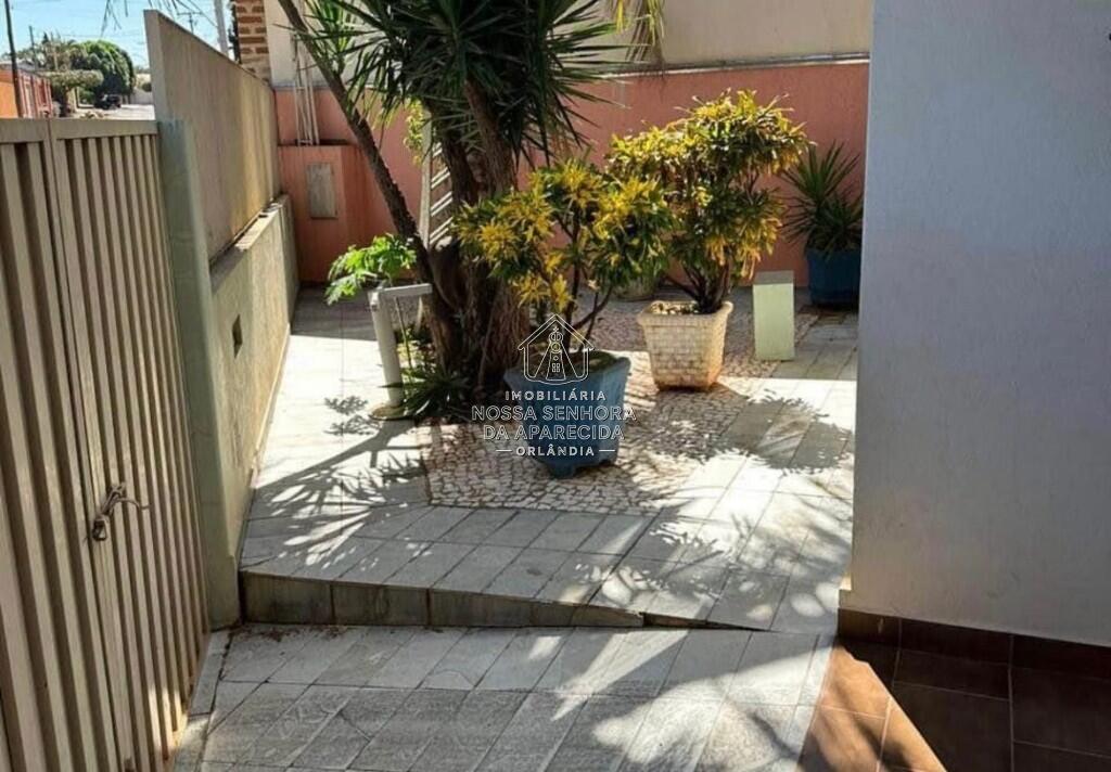 Casa com 4 quartos e 300 m² em Centro, Orlândia