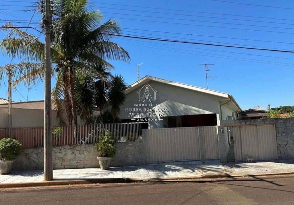 Casa com 4 quartos e 300 m² em Centro, Orlândia
