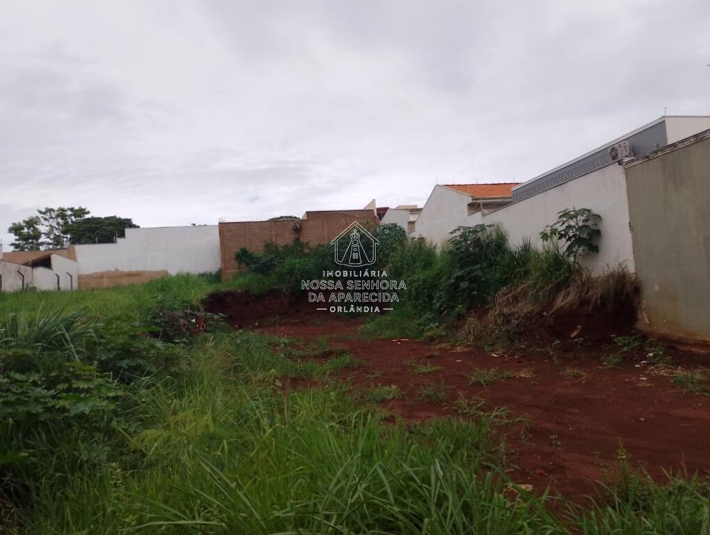 Terreno com 300 m² em Centro, Orlândia