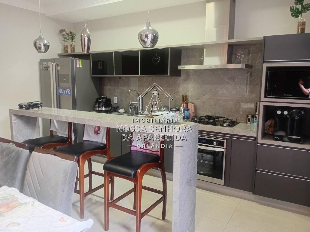 Casa com 3 quartos e 234 m² em Centro, Orlândia